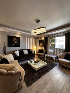 Luxury apartment close to all shopping malls